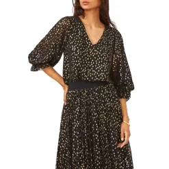 Discount 𧨠VINCE CAMUTO Printed Smocked Cuff Top Rich Black β